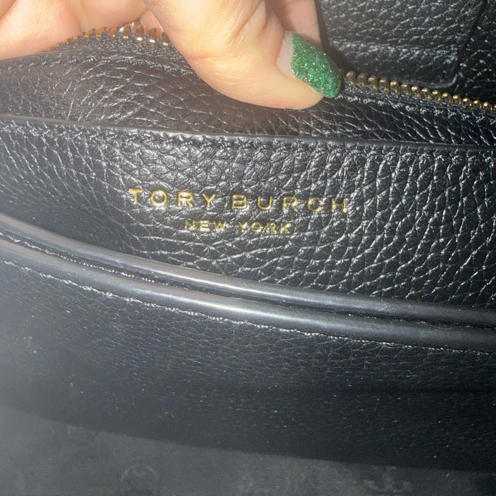 Tory Burch Black Leather Top-Handle Shoulder Bag with Gold Logo - Picture 5 of 8